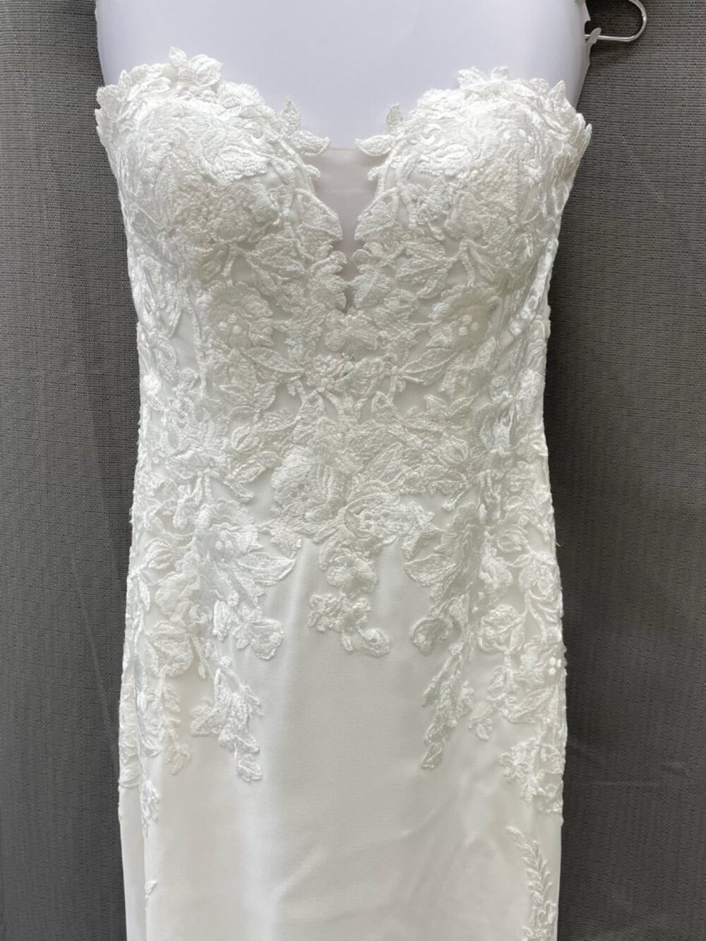Pronovias “Epico” Crepe & Lace Mermaid Wedding Gown - Picture 10 of 14